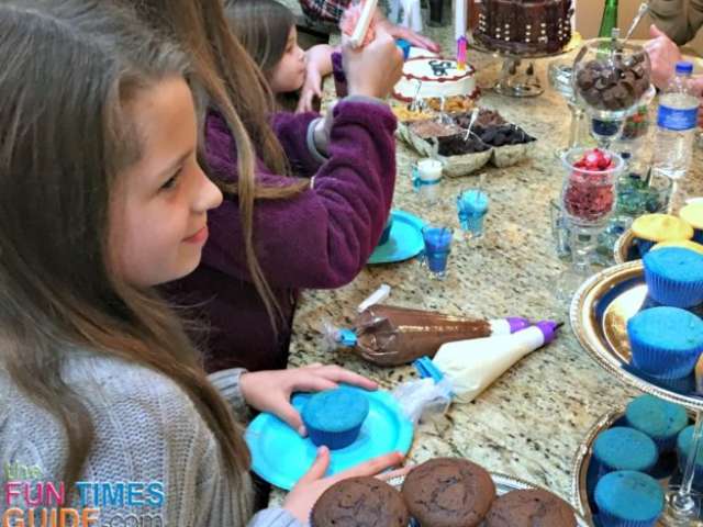 Here you can see some of the blue plates the guests used for their cupcakes and the cupcaking icing bags for guests to pipe their own icing onto cupcakes. 