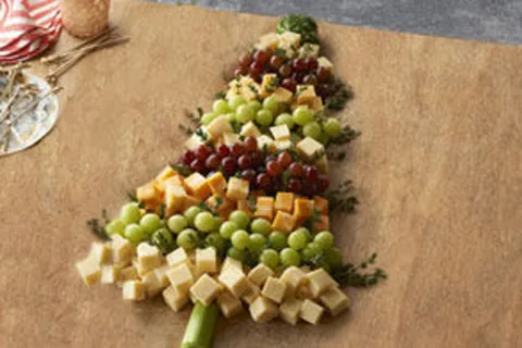 christmas-tree-cheese-and-grapes