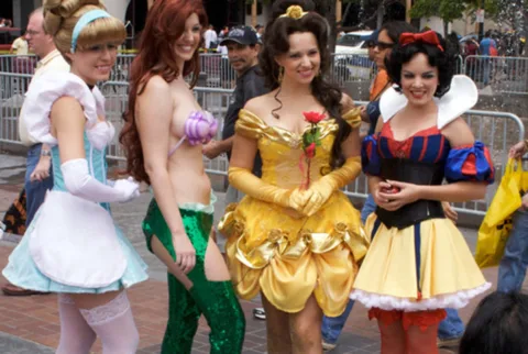 disney-princesses-group-costume