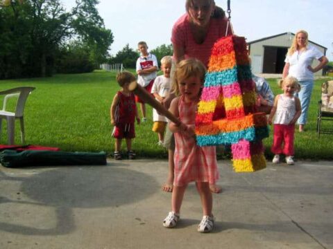 diy-birthday-pinata-diy See how to make a pinata for a child's birthday party, an upcoming holiday, or ANY special occasion!