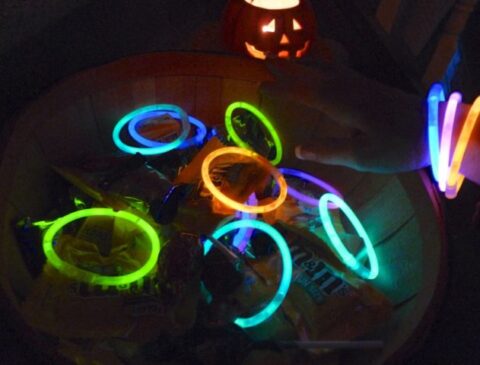 halloween-candy-glow-bracelets