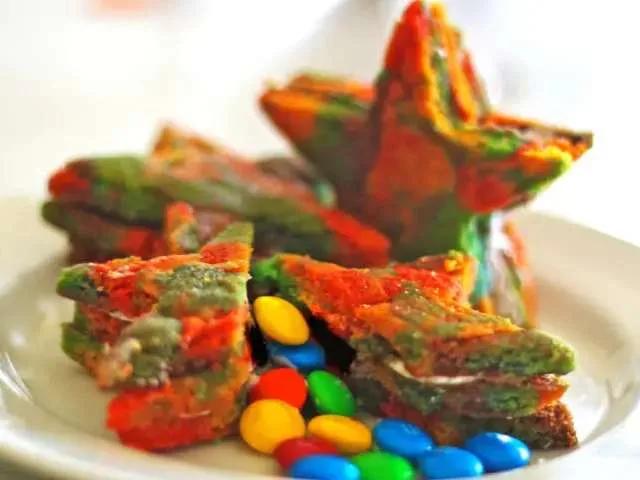 Learn how to make Pinata Cookies filled with candies! 