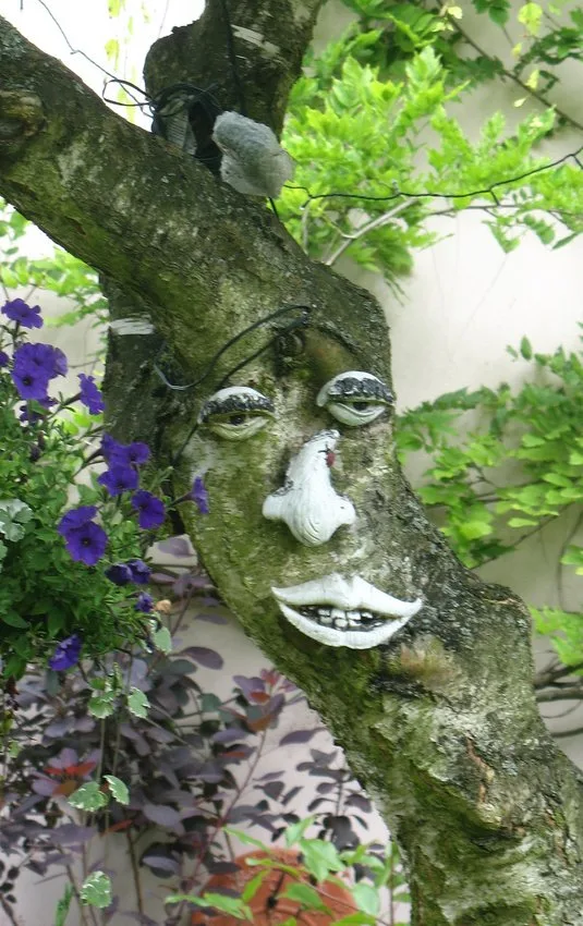 This is an example of a really unique tree face... with flowers. See how to make your own tree face art, talking trees, and more!