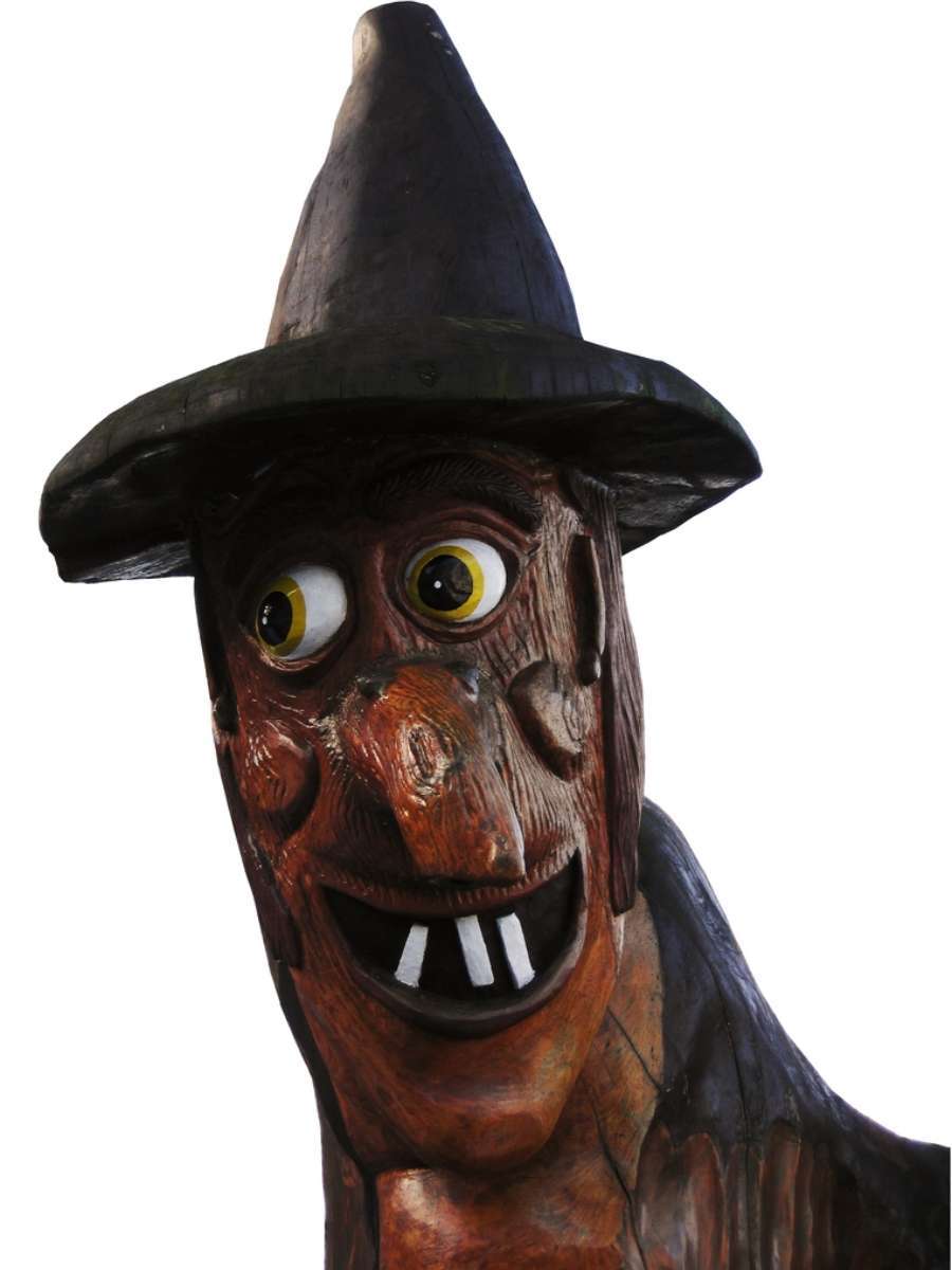 wooden-witch-by-Ayla87 This is a Halloween witch carved into a tree. See how to make your own tree face art, talking trees, and more!